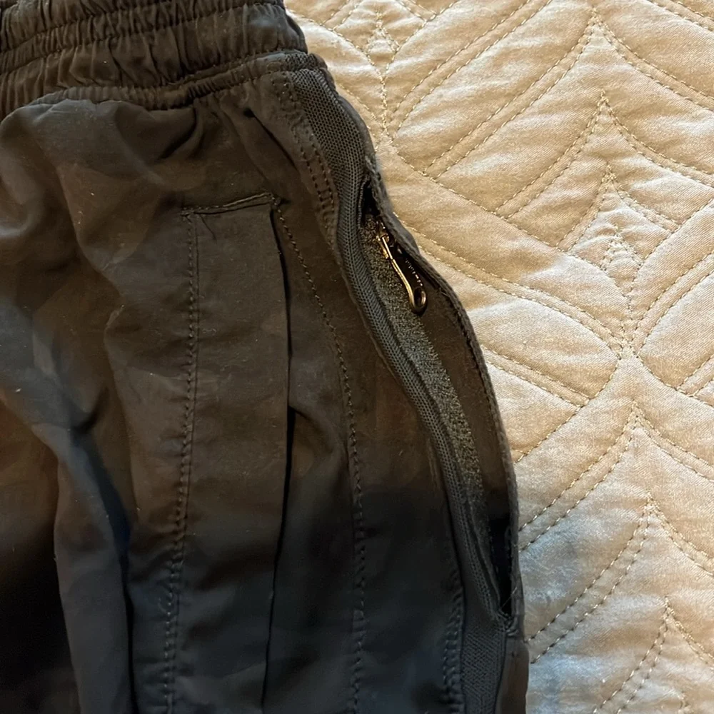 Men’s Lululemon 9” Work Out Shorts Black Camo Medium